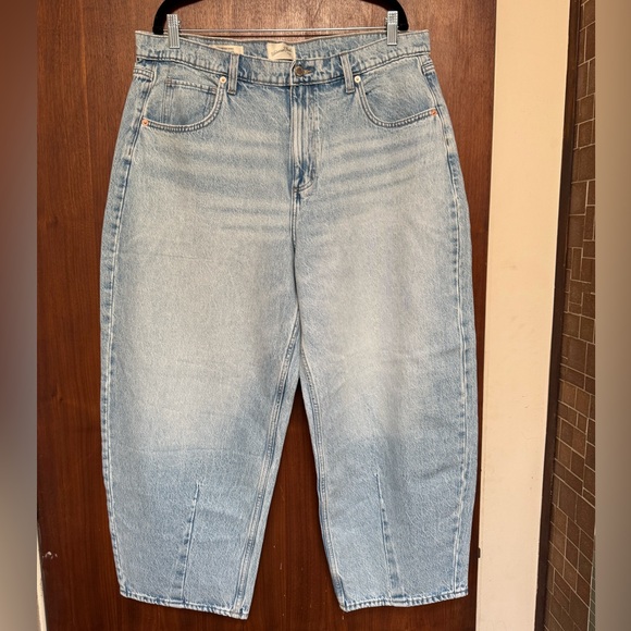 Universal Thread High Rise Easy Barrel Jeans - Picture 1 of 4